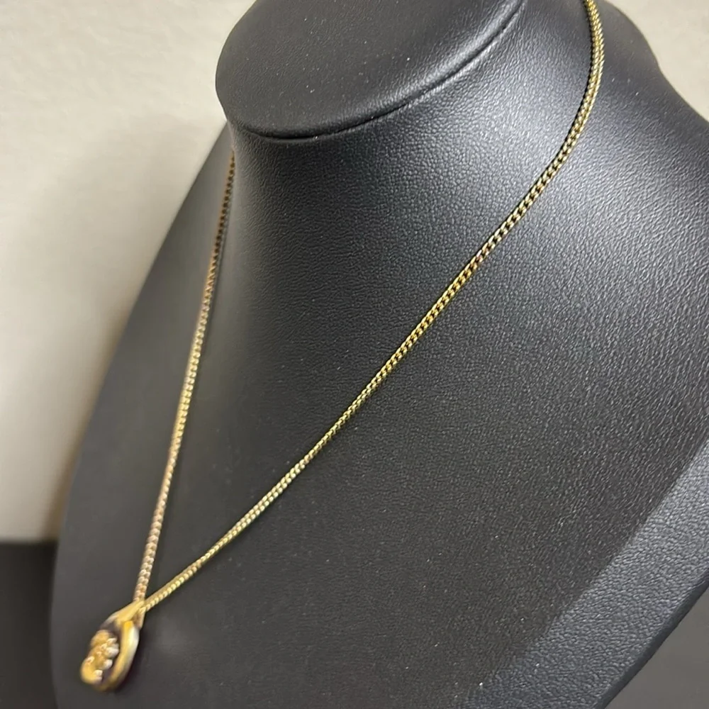 Vintage Red Glass Cameo Elegant Gold Tone Pendant Dainty Necklace